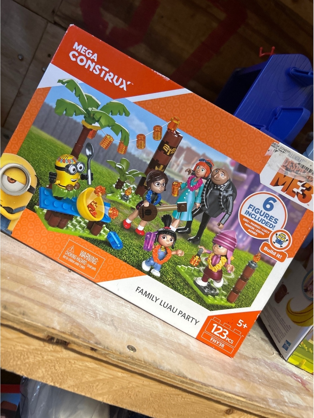 Mega Construx Despicable Me 3 Family Luau Party Building Set with 6 Figures
